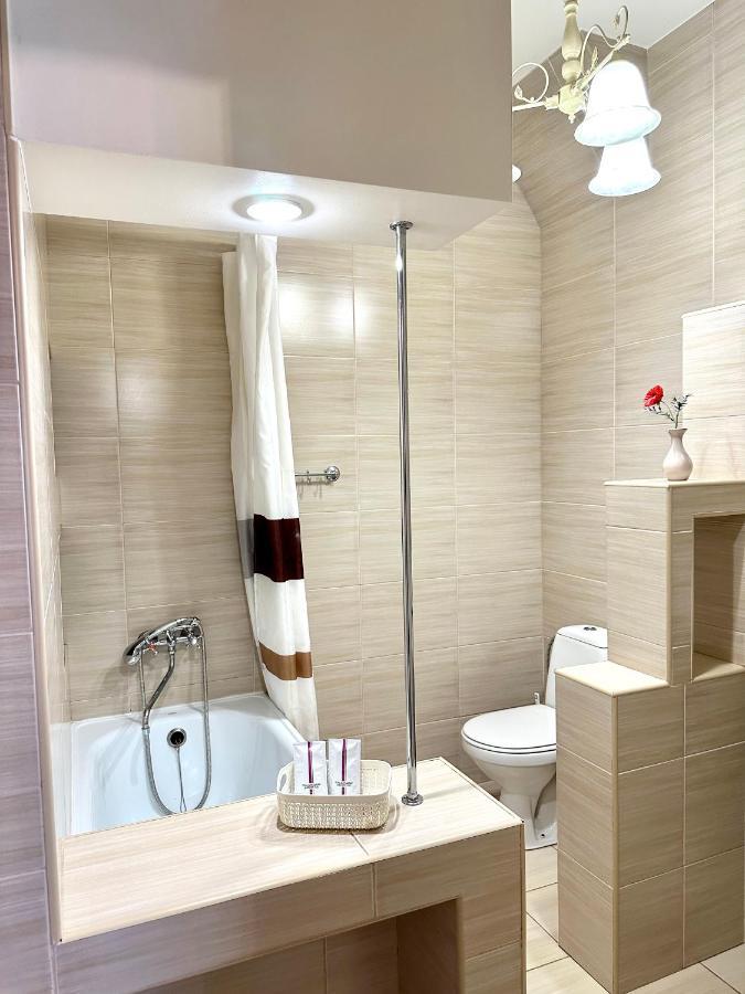 ריבנה Lux Apartments In The City Center With A Coffee Machine, View Of A Theater, Near Zlata Plaza מראה חיצוני תמונה